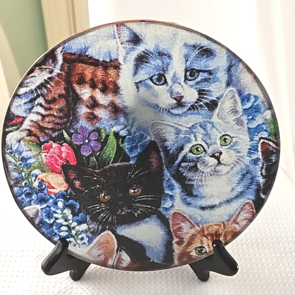 Hand Crafted 8 inch Cutting/Serving Boards Glass Cats Design - Picture 1 of 3